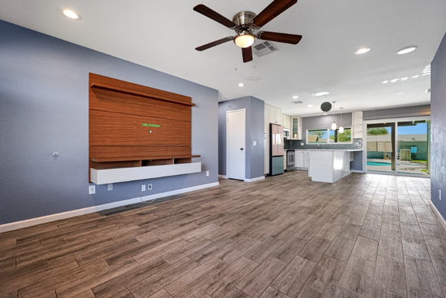 Building Photo - 2701 E Villa Rita Dr