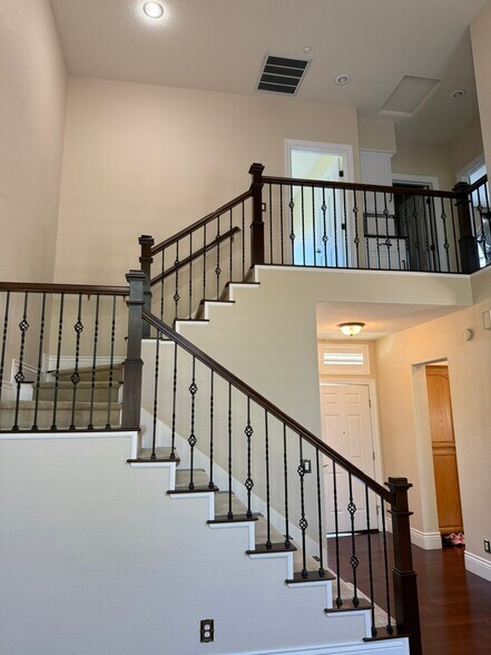 Stairs to 2nd Floor - 412 Endberg Dr