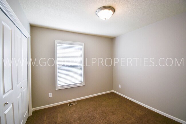 Building Photo - 1255 SE Waddell Way