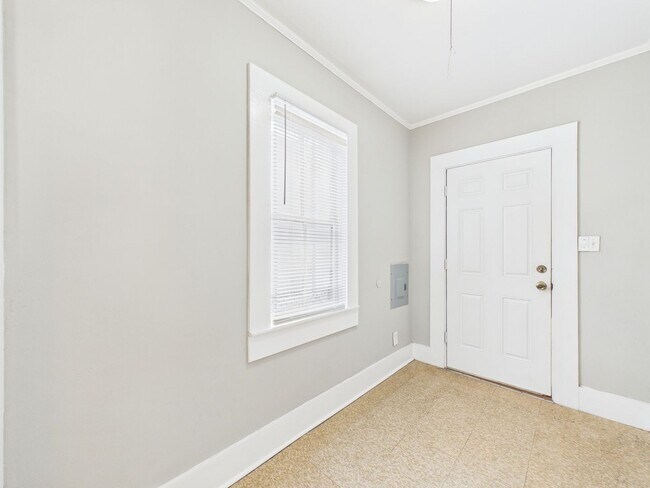 Building Photo - COMING SOON! 1 Bed, 1 Bath Cottage Near UL!