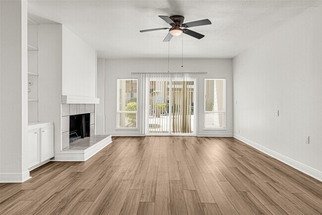 Building Photo - 2022 Lakewood Ct