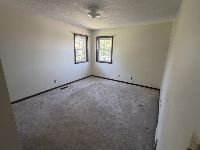 Building Photo - 524 Breezy Point Dr