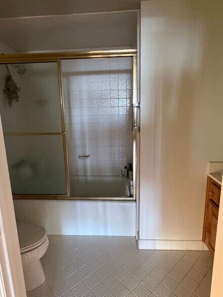 Building Photo - 426 S 1000 E