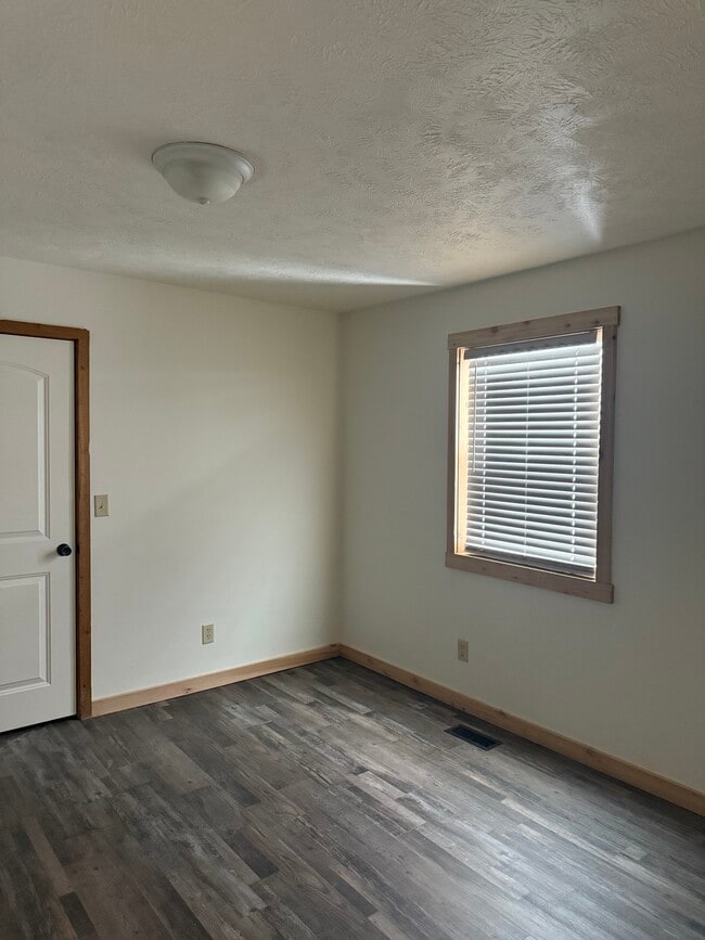 Building Photo - 12967 Roughys Dr