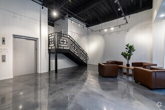 Lobby - 4415 Chestnut