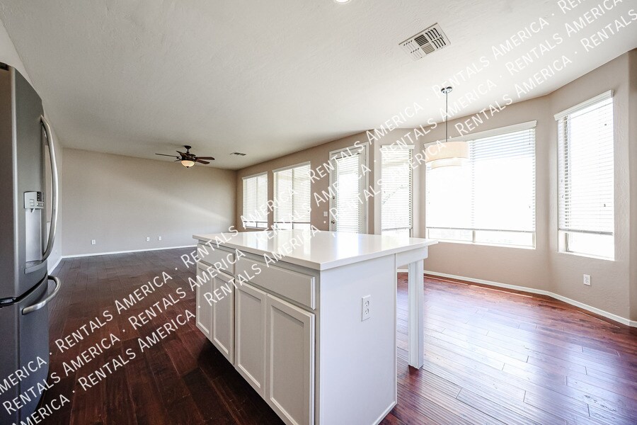 Building Photo - 16869 S 30th Ave