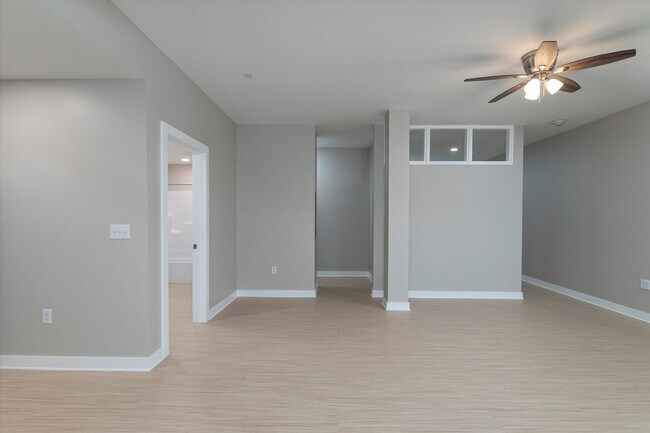 Building Photo - Putnam Block Winslow – One-Bedroom $1,900 ...
