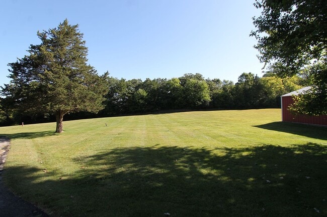 Building Photo - Incredible home on a private & secluded lot.