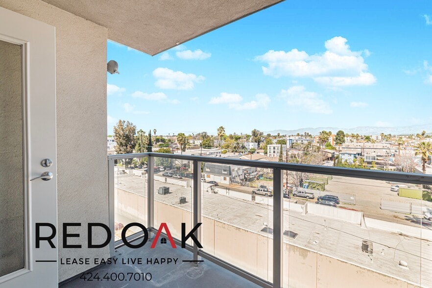 Building Photo - 11405 Chandler Blvd