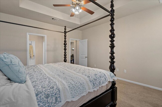 Building Photo - Spectacular 4 Bedroom, 3.5 Bath, Corner Lo...