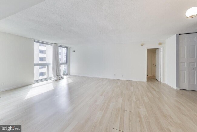 Building Photo - 4601 N Park Ave