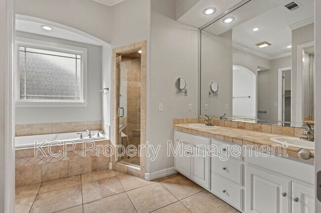 Building Photo - 66 Jeffrey Way