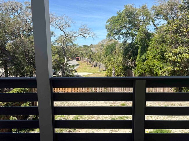 Building Photo - 221 Desoto Rd