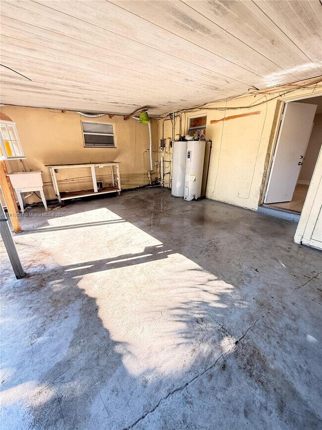 Building Photo - 5604 Hayes St