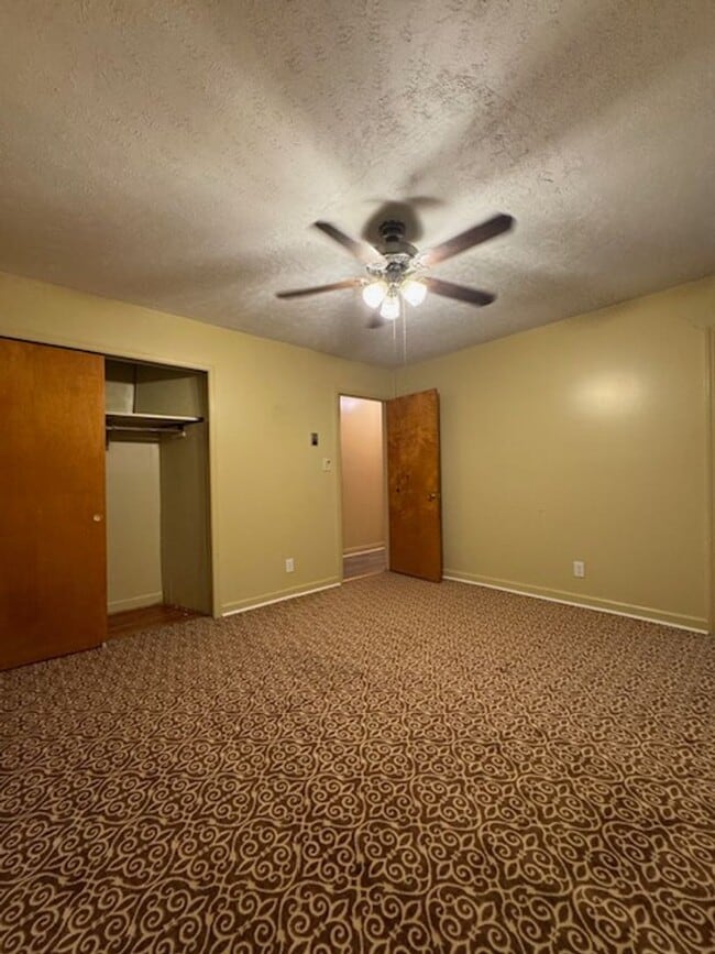 Building Photo - 709 Luther Dr