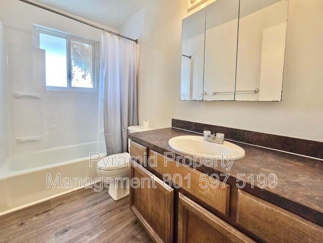 Building Photo - 5571 S 2800 W