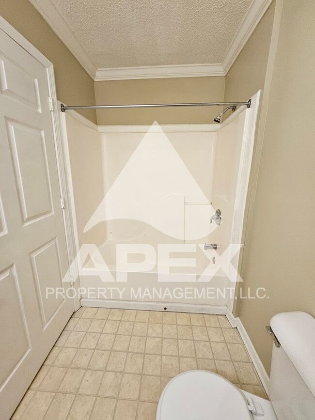 Building Photo - MOVE-IN SPECIAL!! NO RENT UNTIL MAY! - 3 Bd | 2 Ba Top Floor Condo in West Knoxville!