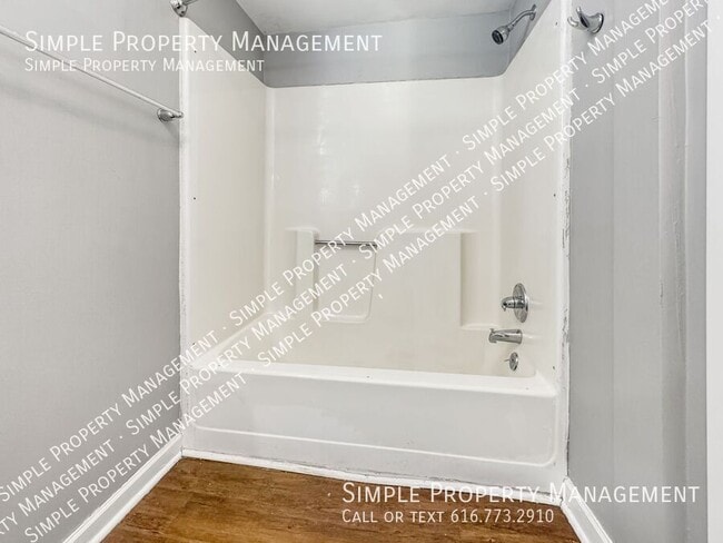 Building Photo - 156 Carrier St NE