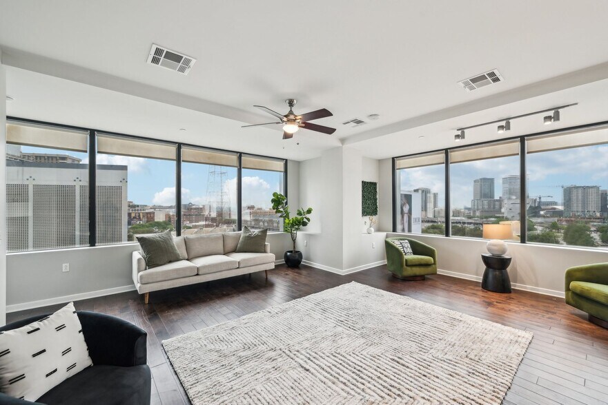 Building Photo - Remi Downtown