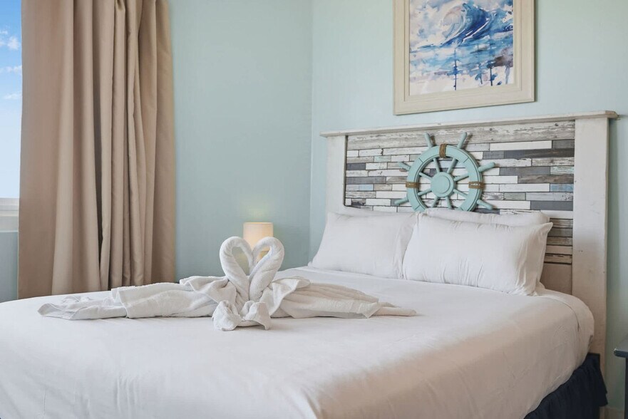 Building Photo - 8817 S Thomas Dr