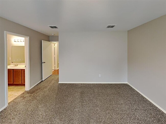 Building Photo - 1128 Maplewood Ln