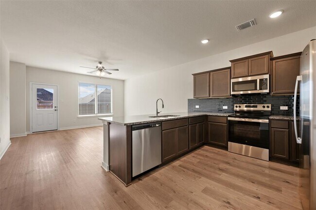 Building Photo - 109 Watch Hl