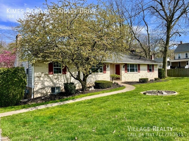 Building Photo - *** Available mid-June! *** Large, remodel...