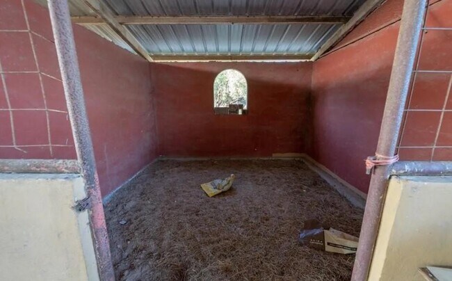 Building Photo - 10680 La Homa Rd