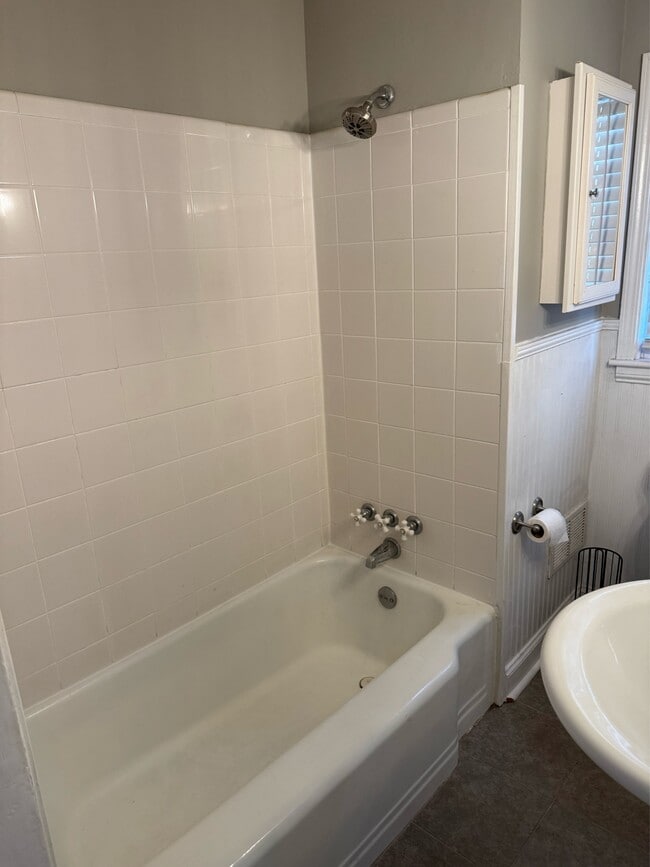 Building Photo - 2039 Wilhelmina Ave