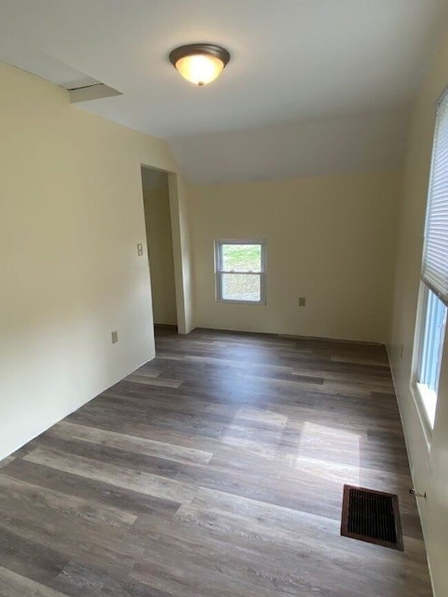 Building Photo - 14463 Maple St