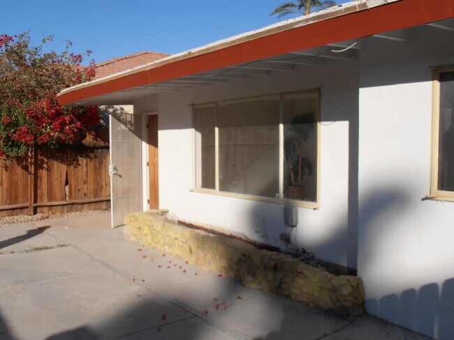 Building Photo - 52162 Avenida Velasco