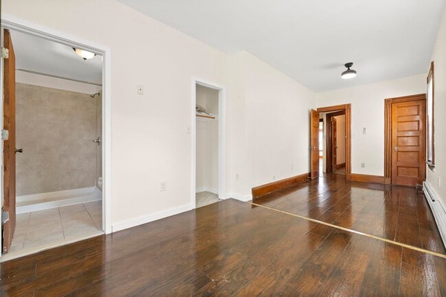 Building Photo - 32 Pearsall Ave