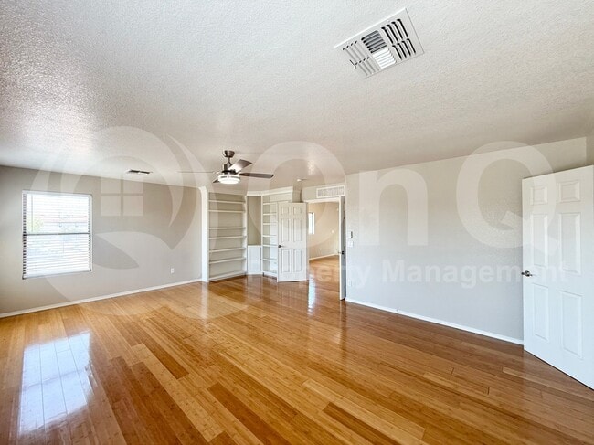 Building Photo - 681 E Woodsman Pl