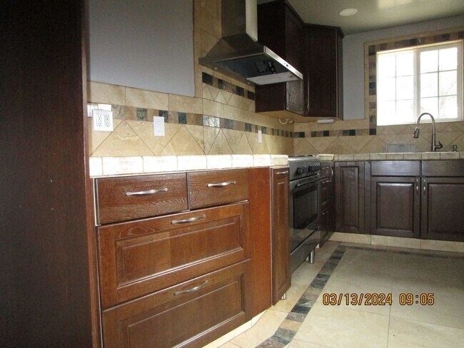 Building Photo - East Bakersfield Ready to Move In House wi...