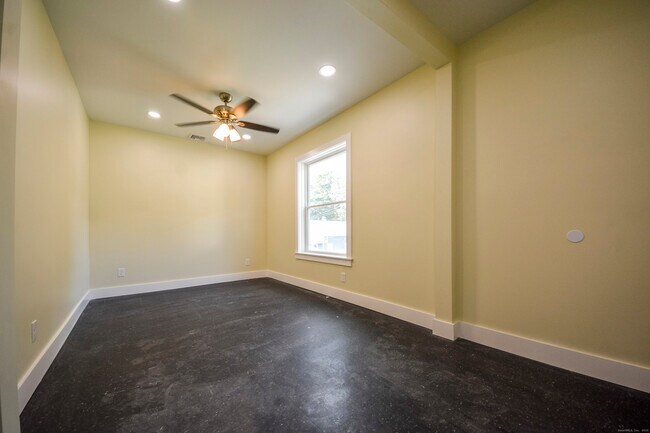 Building Photo - 92 High St