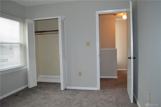 Building Photo - 1215 Robbins Run Ct