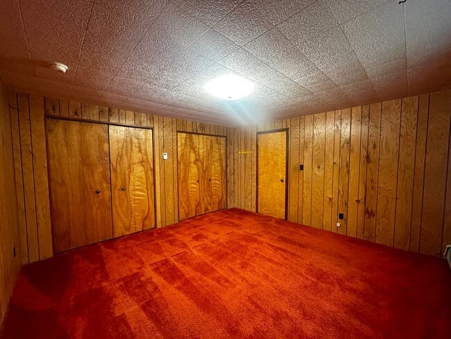 Building Photo - 2bed/1bath Upper Unit/No Garage/ Pets Nego...