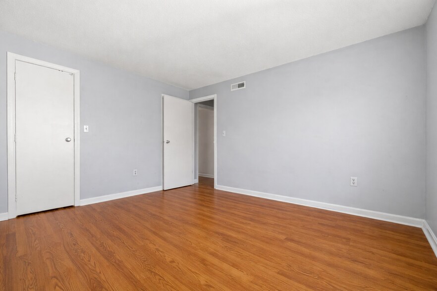 Building Photo - 5 Thoreau Ct