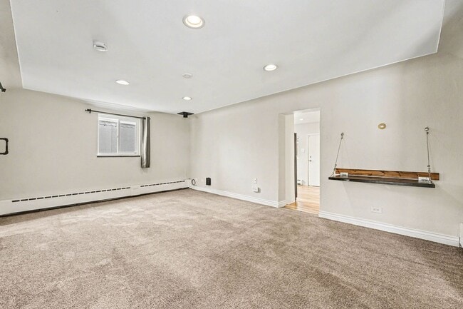 Building Photo - Charming 3-Bedroom Home with Garage & Fenced Yard – Great Location