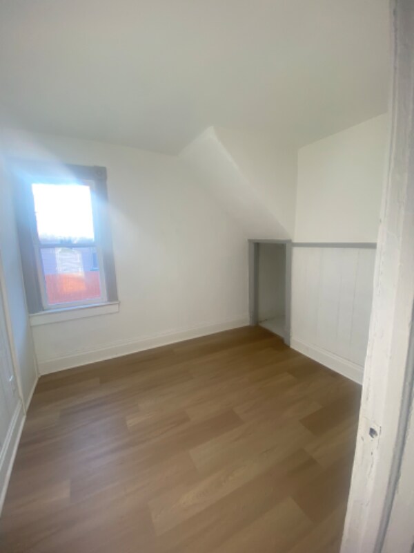 Building Photo - 2249 S Hamilton St