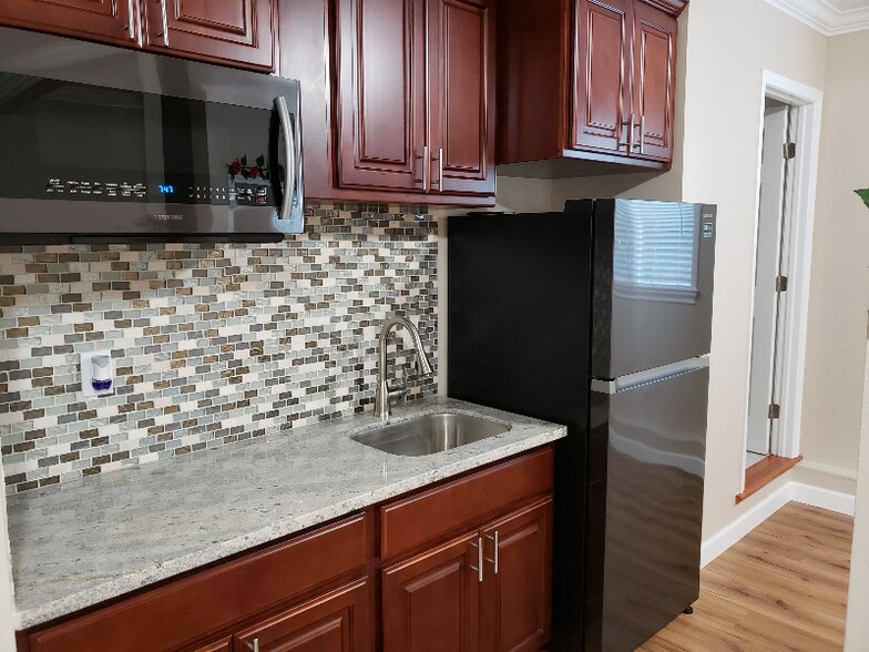 Building Photo - 3133 Teddington Dr