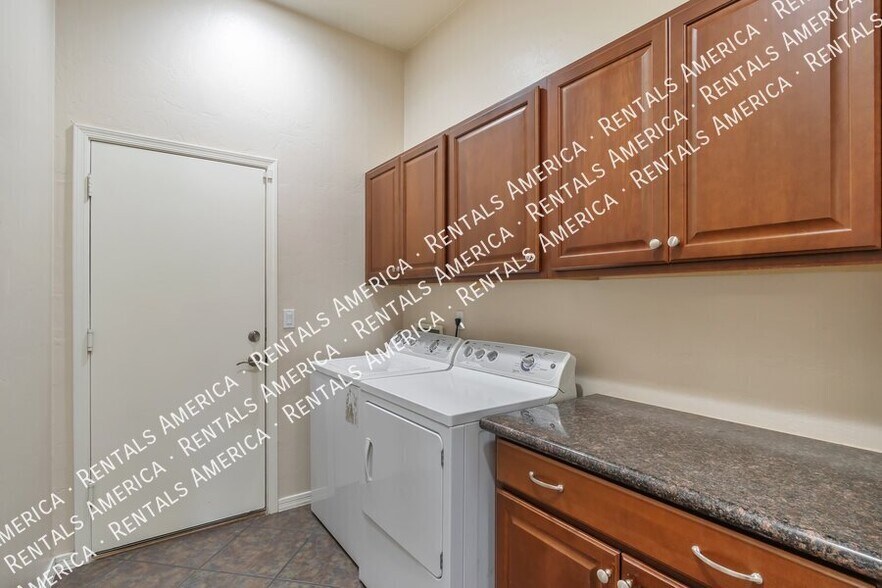 Building Photo - 561 E Via Puente De La Lluvia