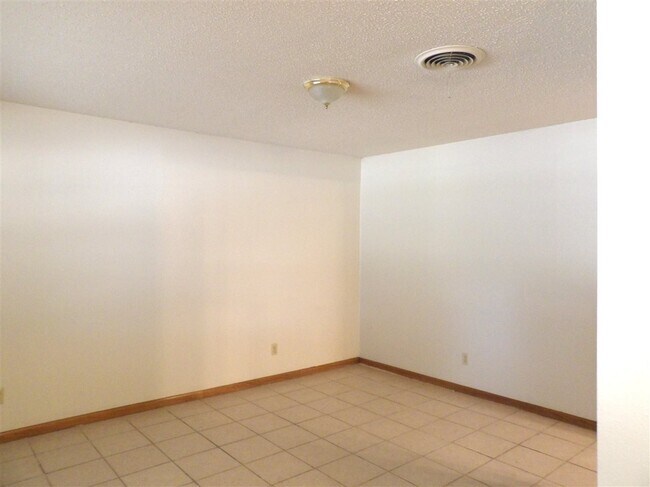 Building Photo - 1610 NW Black Mesa Dr