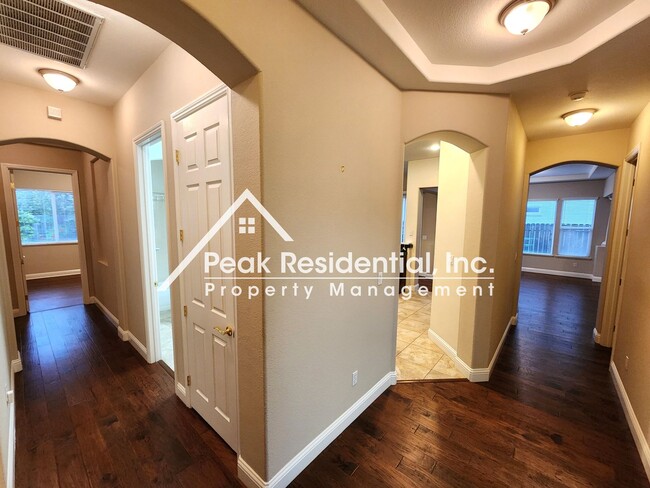 Building Photo - Spacious Folsom 4bd/3ba Home With 3 Car Garage!