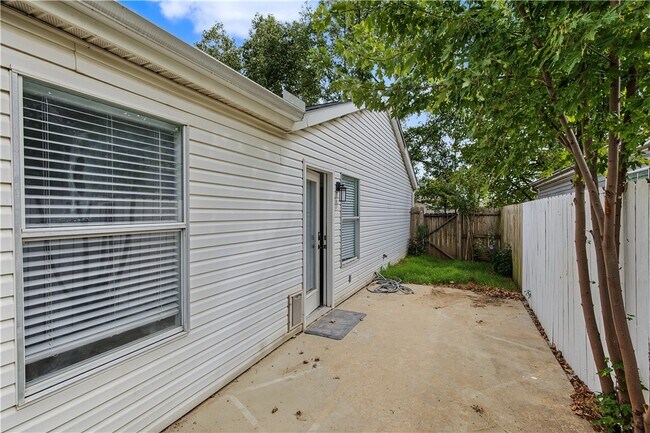 Building Photo - 1602 Parkview Pl