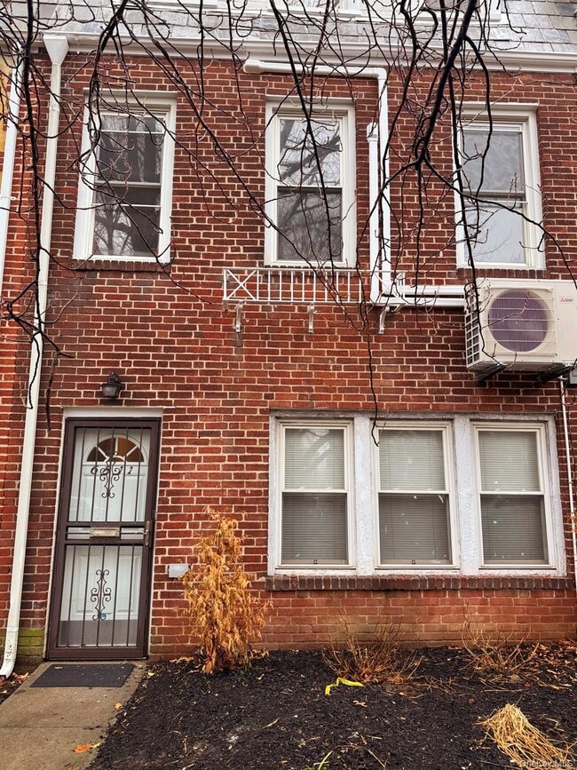 Building Photo - 68-11 Dartmouth St