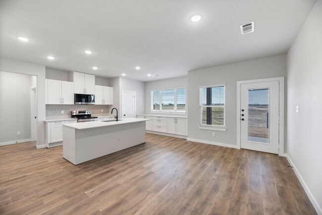 Building Photo - AVAILABLE NOW! 3 BEDROOM TRIPLEX LOCATED ON 1-ACRE LOT IN MIDLOTHIAN, TX!