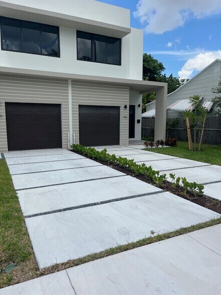 Primary Photo - 740 NW 24th Ct