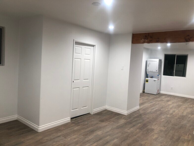 HALLWAY - 205 7th Ave