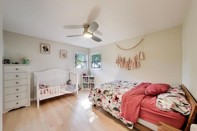 Building Photo - 539 S Evergreen Ave